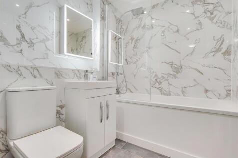 4_Bathroom-0.jpg