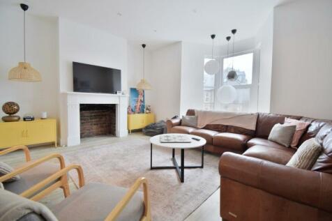 Lounge 24-25 (Medium).jpg