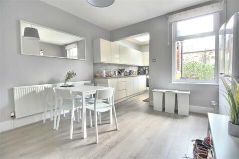 Kitchen 1.jpg