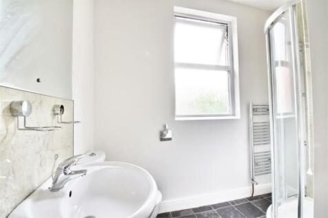 Bathroom 1.jpg