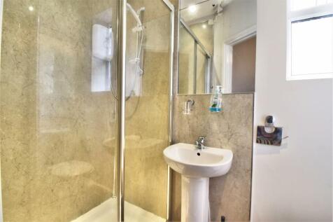 Bathroom 2.jpg
