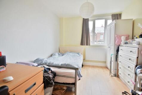 Bedroom 3 (Medium).jpg
