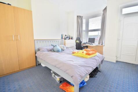 GF Bedroom (Medium).jpg