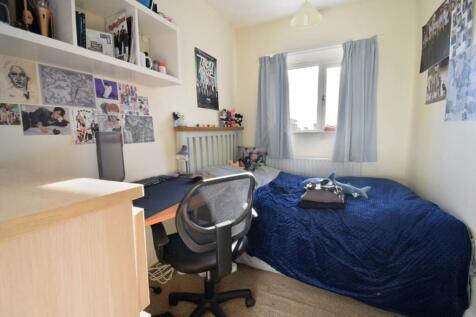 Bedroom 2.3 (Medium).jpg