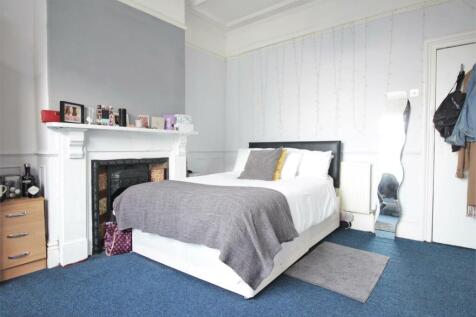 Student-lets-Bedroom 1.JPG