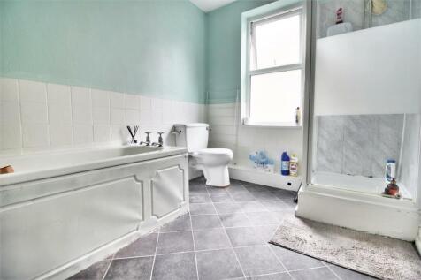 Student-housing Bathroom 1.jpg