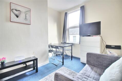 Student-lets Living room 2.jpg