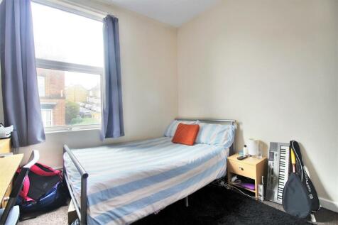 Student-accommodation bedroom 1.jpg