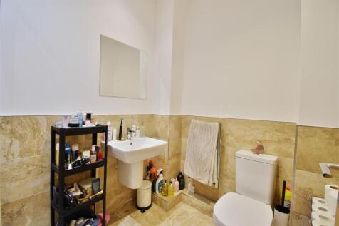 Bathroom 2.jpg
