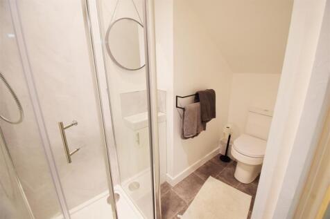 Ensuite bathroom 1.2.jpg