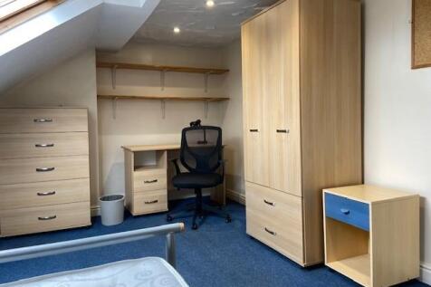78 Top bedroom.jpg