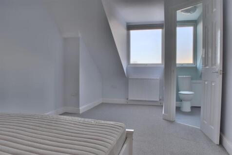 Bedroom 1 1.jpg