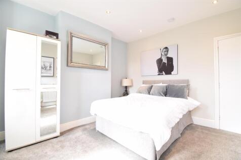 Bedroom 1 1.JPG