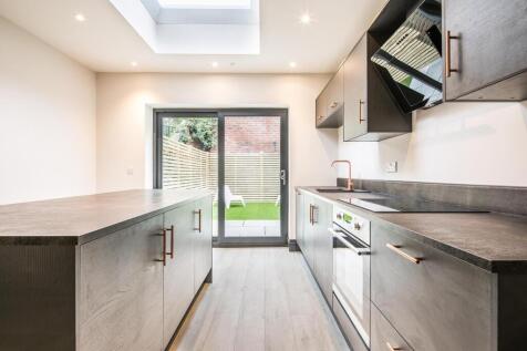 Kitchen 2.jpg