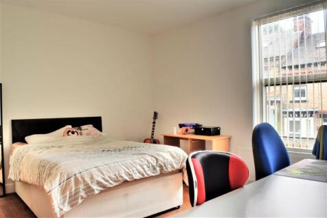 Bed 2.jpg