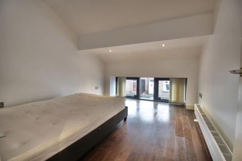 HDRCreat - bedroom 1.jpg