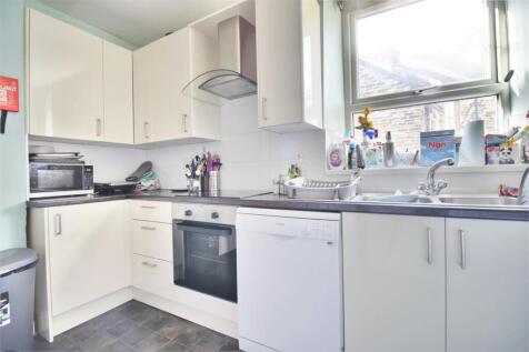 Student-letting-agent-kitchen 2.jpg