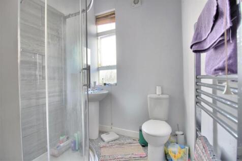 Student-letting-agent Bathroom 1.jpg