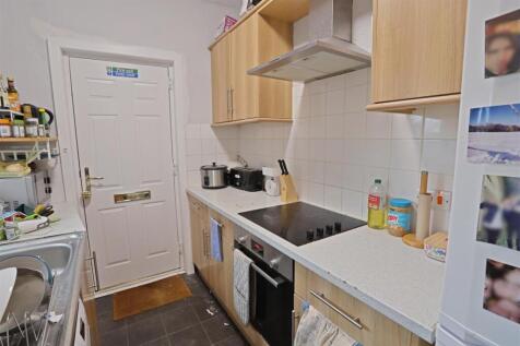 Kitchen 2.jpg