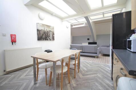 Student-property- kitchen 4.JPG