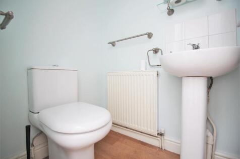 Student-accommodation-sheffield - bathroom 1.JPG