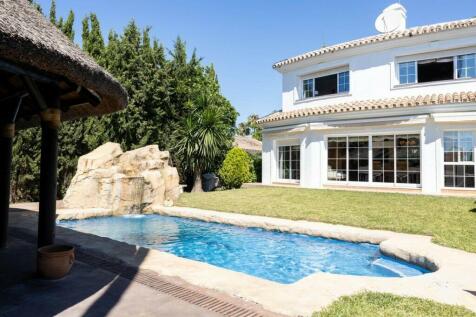 Villa with pool