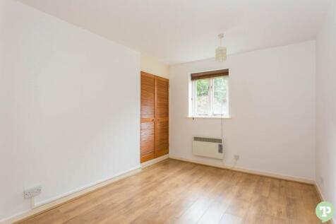 Double Bedroom With Wardrobe
