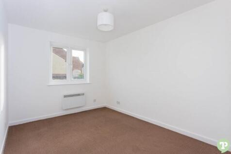 Light and airy double bedroom