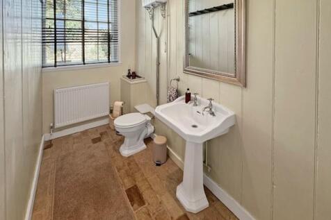 downstairs cloakroom.jpg