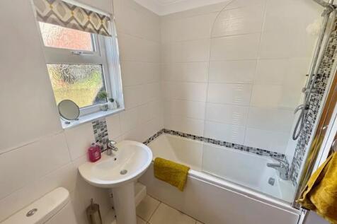 Bathroom 2.jpg