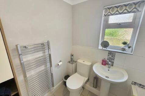 Bathroom 1.jpg