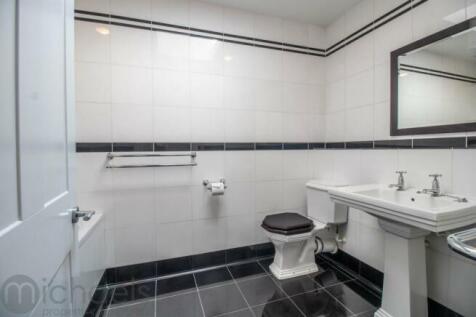 Bathroom 1.jpeg