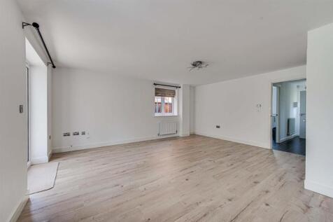 Sitting room/ dining room