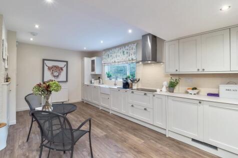  Kitchen e