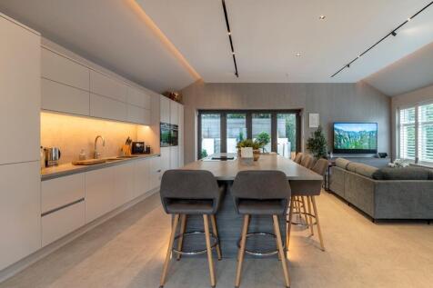 Kitchen / Dining / S