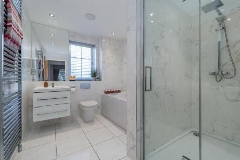 Pitfield Way Bathroo
