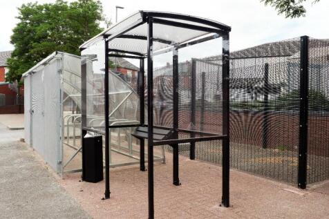 Smoking shelter