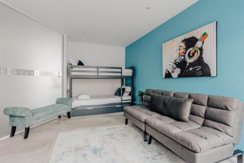 Bedroom/Office