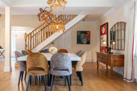 Formal Dining
