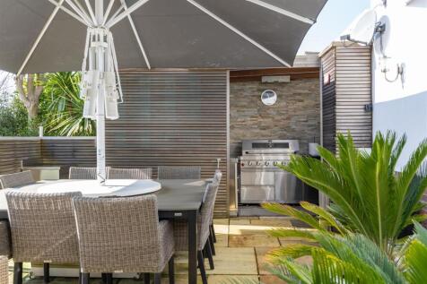 Outdoor Kitchen