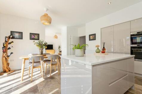 Kitchen diner II