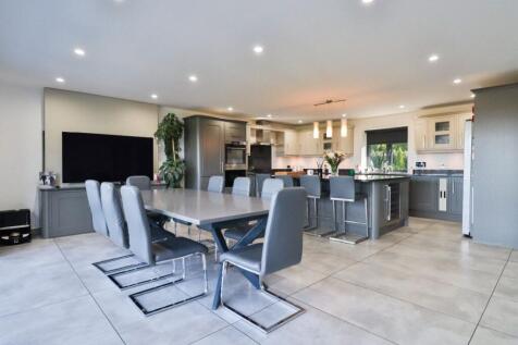 Dining/Kitchen