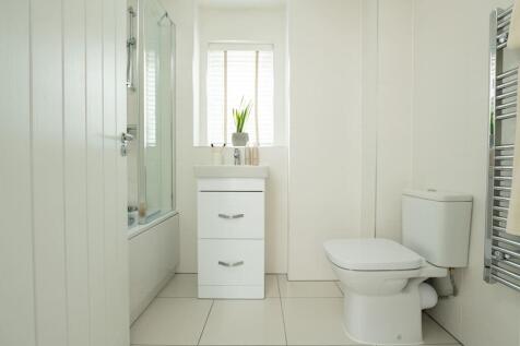 Energy-efficient family bathroom