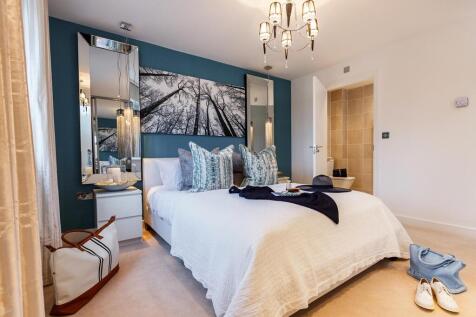 Two bedrooms boast en suites