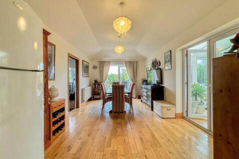 Breakfast Room/Dining Room