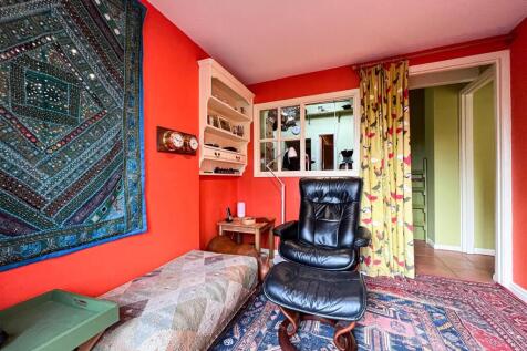 bedroom three/study