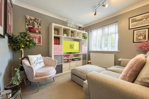 snug/dining