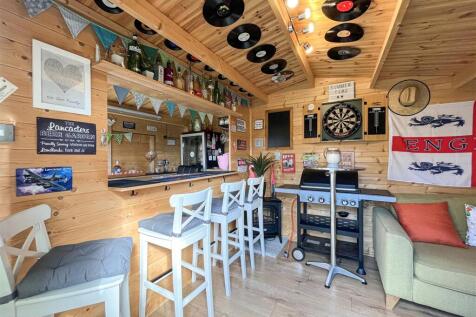summer house/bar
