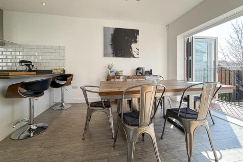 kitchen/ dining