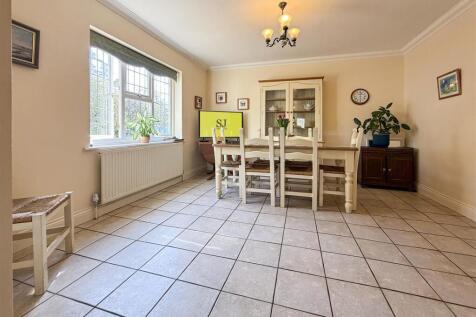 kitchen/ dining
